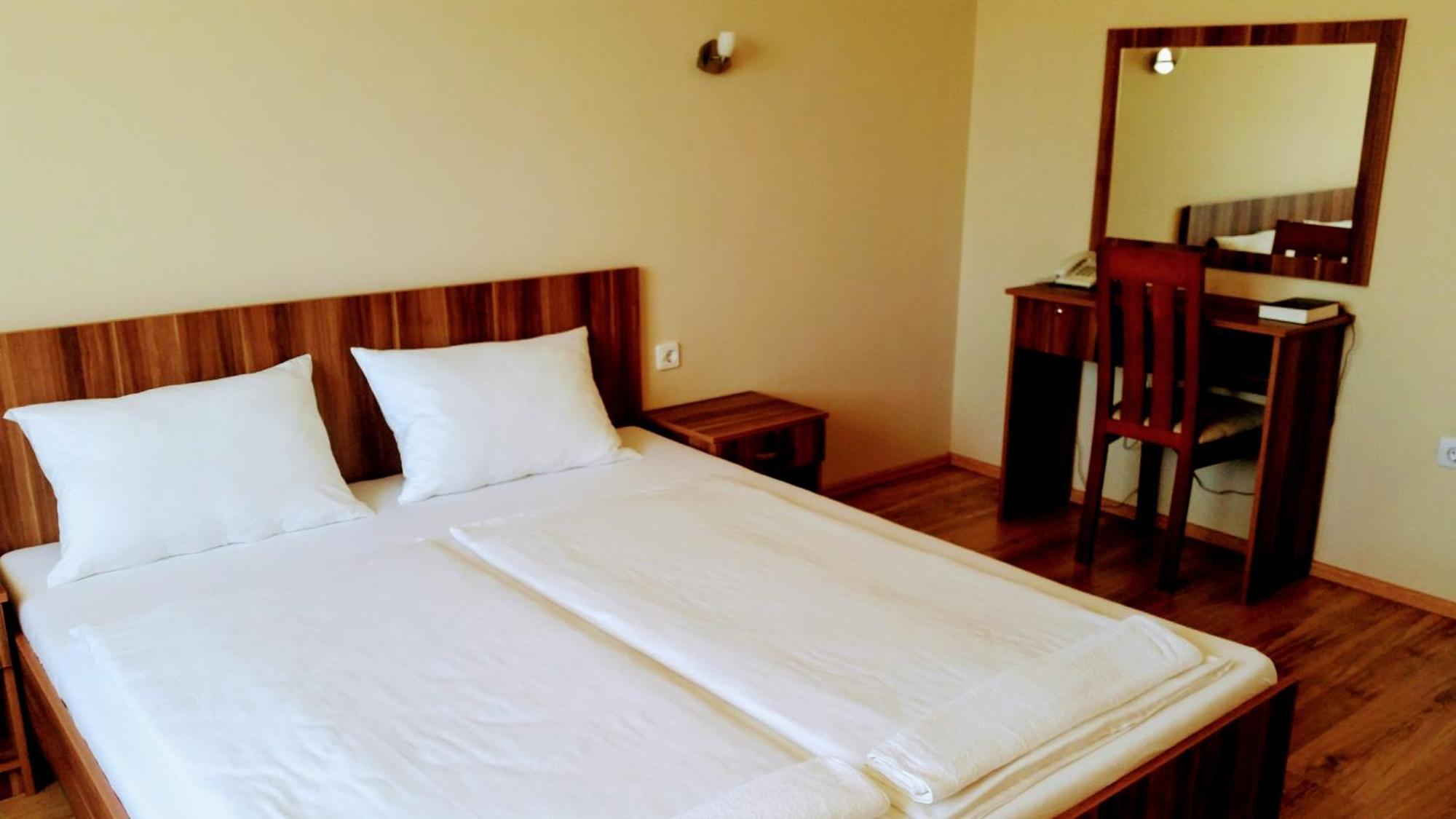 Hotel Sormester Сарваш Екстер'єр фото
