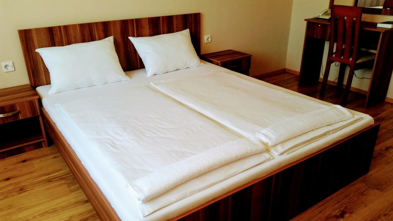 Hotel Sormester Сарваш Екстер'єр фото